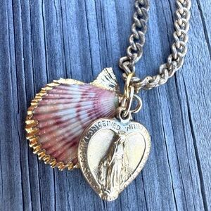 🔵 SALE TODAY ONLY Necklace Heart Madonna (Mary) Gold with gold leaf lined Shell.